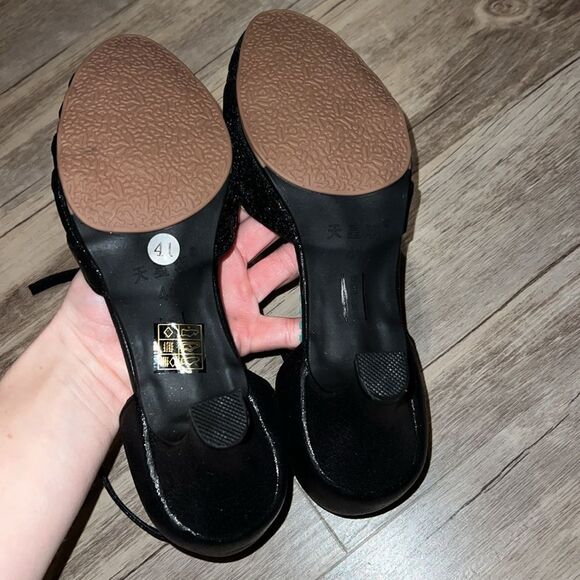 Heels  - Picture 3 of 3